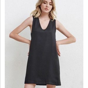 VETTA capsule dress from the “minimal” capsule wardrobe